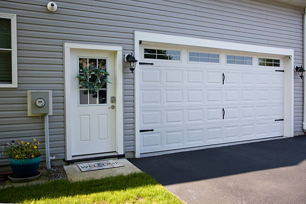 24/7 Emergency Garage Door Panel Replacement experts in Shirley, NY
